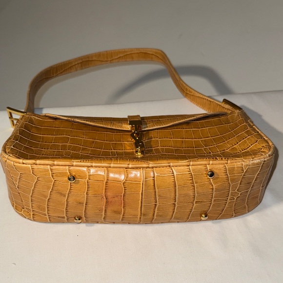 Puntotres Elegant Tan Crocodile Embossed Genuine Leather Shoulder Bag - Picture 6 of 13